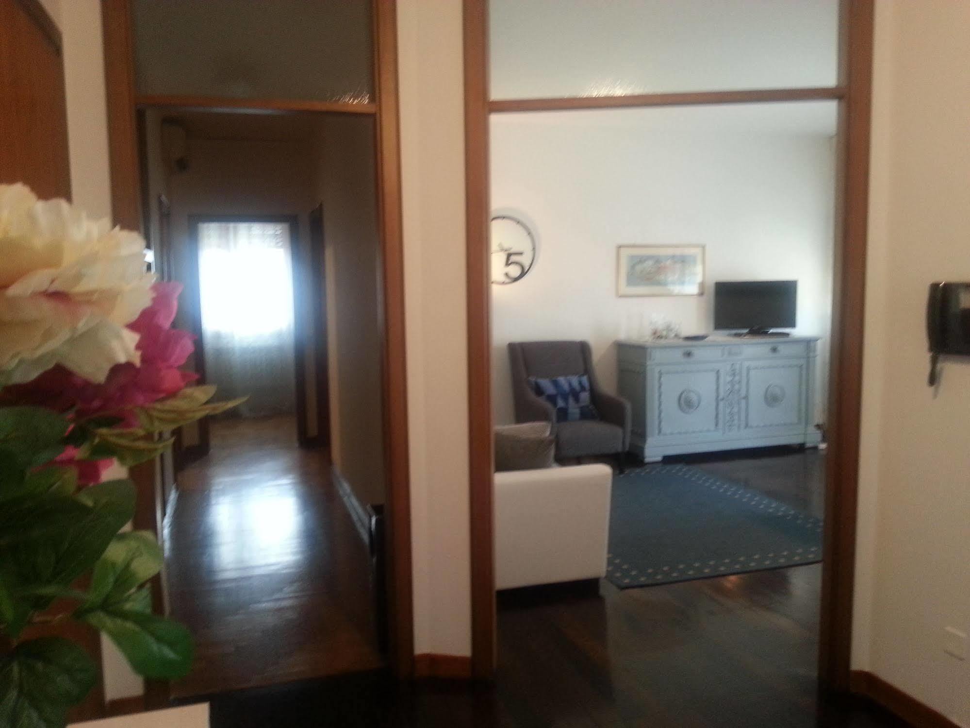 Appartamento Con 2 Camere E Garage Privato! Padova Luaran gambar