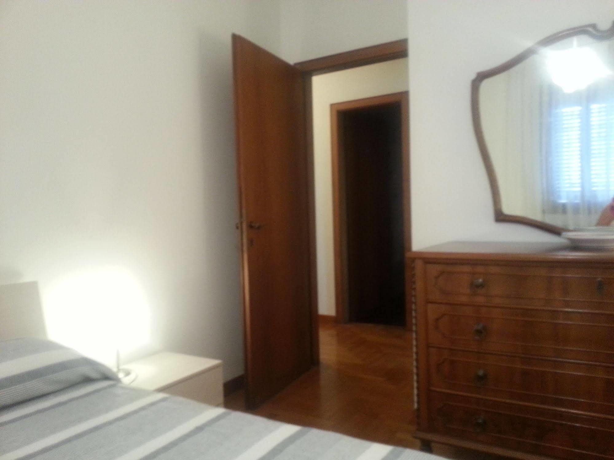 Appartamento Con 2 Camere E Garage Privato! Padova Luaran gambar