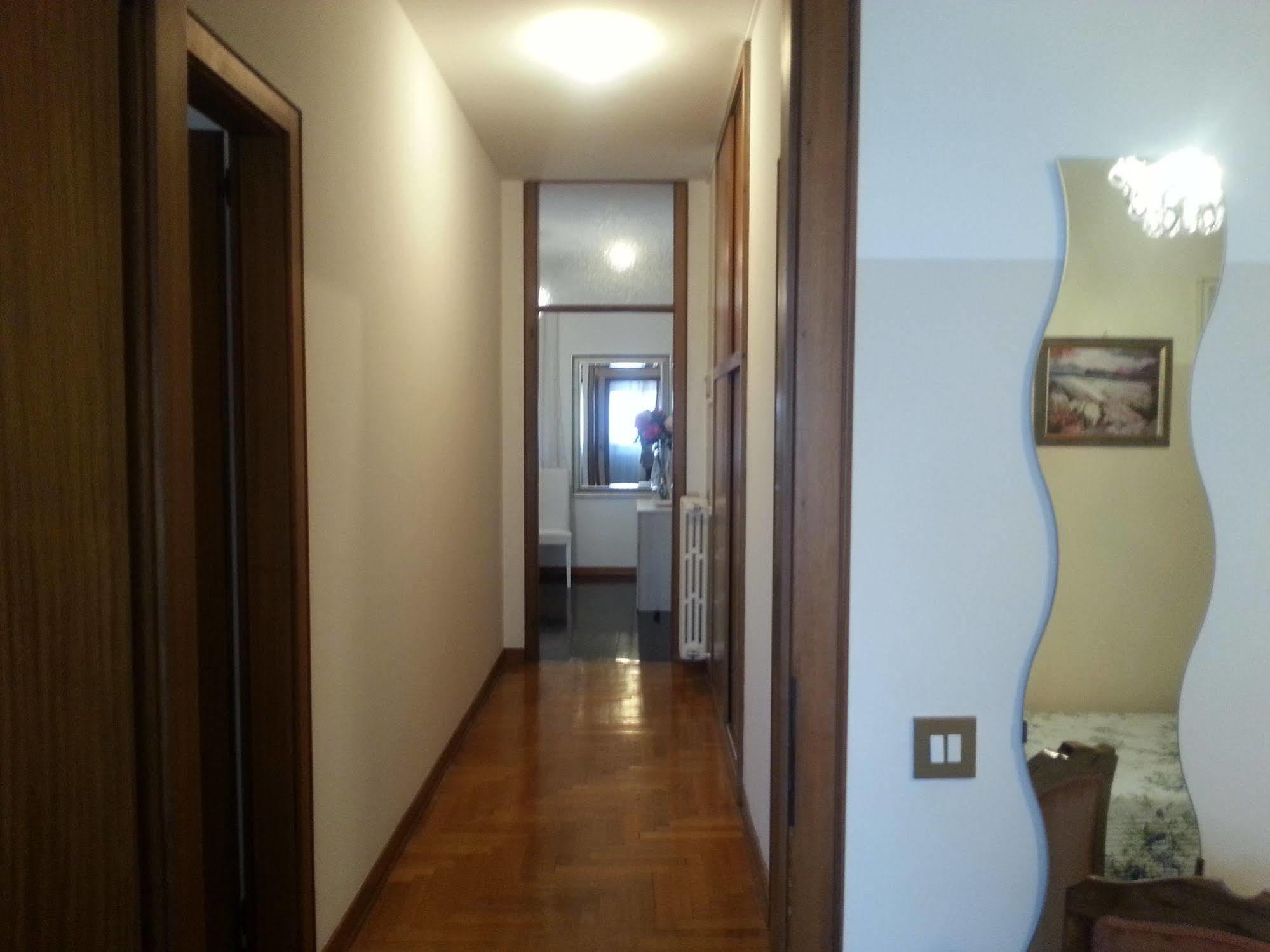 Appartamento Con 2 Camere E Garage Privato! Padova Luaran gambar